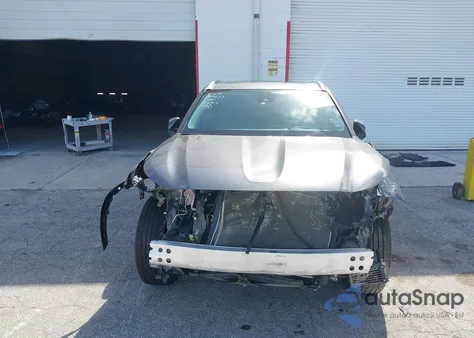 2022 Toyota Highlander Xle z USA, uszkodzony, nr VIN 5TDGZRAH2NS559325